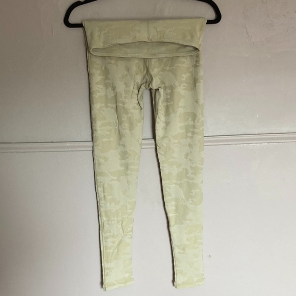 Fashion Nova Embossed Camo Active Leggings - Picture 3 of 4